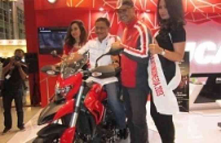 Ducati Luncurkan Hyperstrada di IIMS 2013