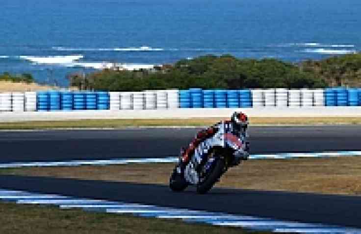 Tes Hari Pertama, Crutchlow Tempel Lorenzo di Phillip Island