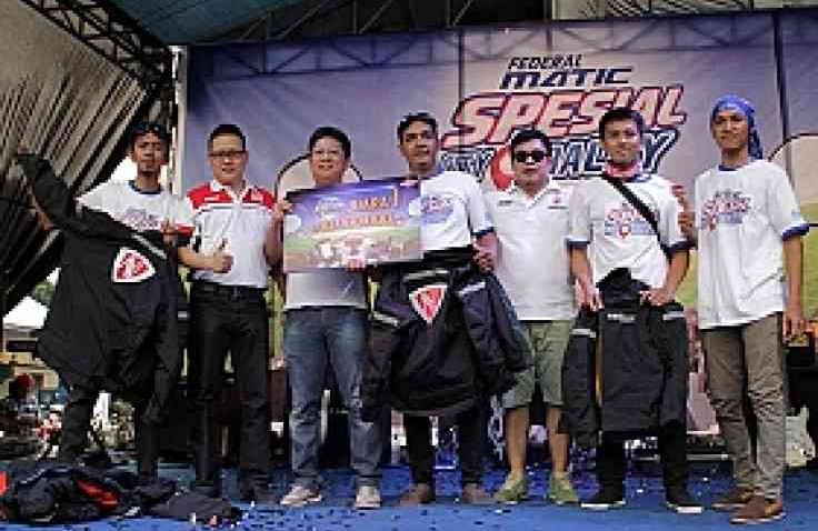 Anggota Sriwijaya Nouvo Community Pemenang Federal Matic Spesial City Rally Palembang