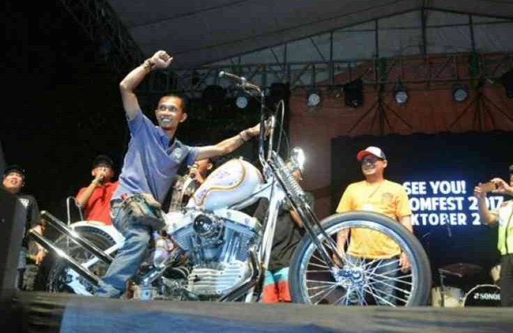 Bermodal Rp 50 Ribu, Pedagang Kelontong Ini Bawa Pulang Motor Custom Satu-Satunya di Dunia