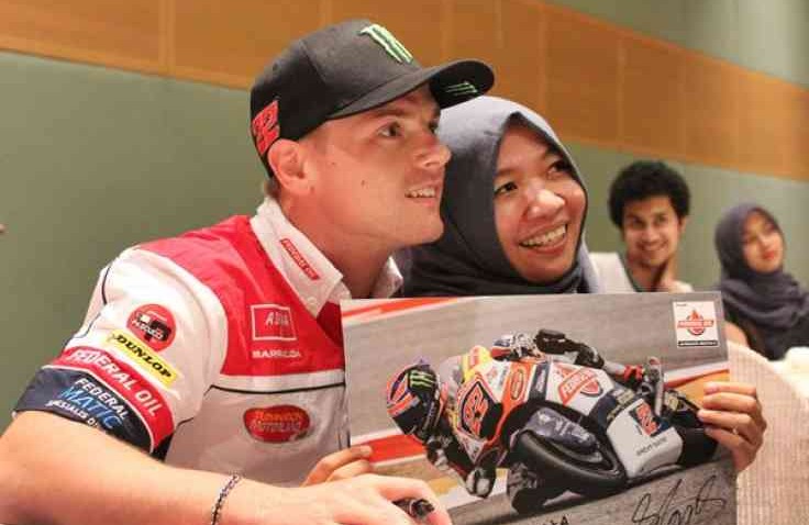 Federal Oil Berikan Pengalaman Tak Terlupakan Bagi Perempuan Penggemar MotoGP Ini