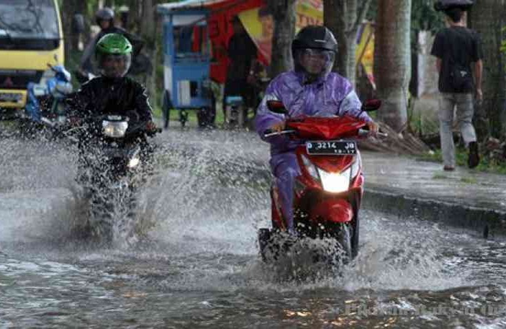 Terjang Hujan dan Banjir, Ikuti Panduannya Disini