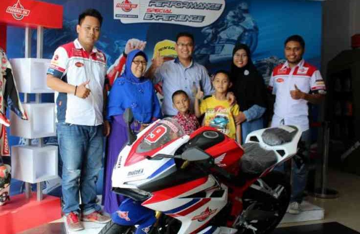 Honda CBR250RR Hadiah Federal Oil Surprizing Is Back, Pemenangnya Seorang Wanita