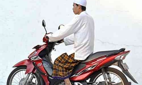 Lebaran Mengunakan Motor, Jangan Pakai Sarung!