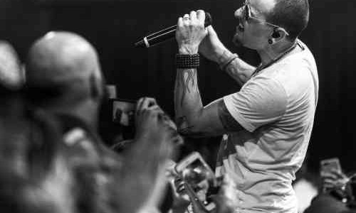 Vokalis Linkin Park, Chester Bennington Ditemukan Tewas di Rumahnya