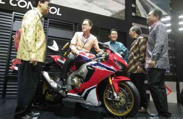 GIIAS 2017 : Moge Honda Terbaru Ini Harganya Setengah Milyar Lebih, Cool!