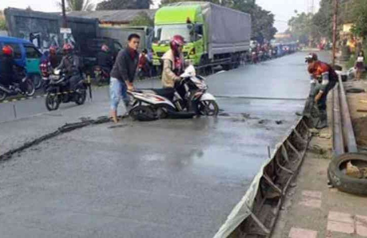 Bermotor Kurang Fokus, Bisa Fatal Akibatnya Seperti Ini