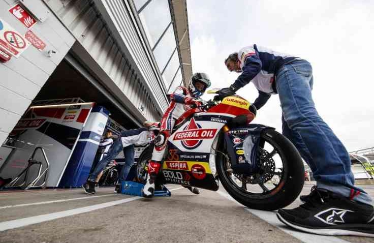 Moto2 Silverstone, Jorge Navarro Kuasai Lintasan Kering