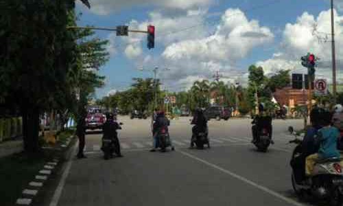 Perhatikan Ini Saat Berhenti di Lampu Merah