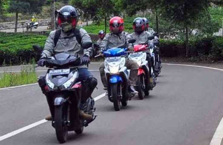 Tips Safety Riding, Ini Alasan Kenapa Pandangan Harus Jauh Ke Depan