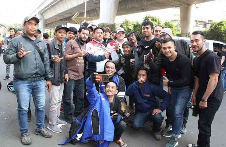 Keseruan Meet And Greet Sam Lowes, Mulai Dari Ganti Oli Sampai Bikin Kopi