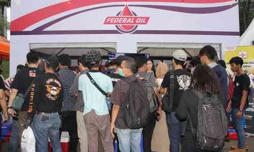 Pengunjung Pre Launching Mandalika Grand Prix Serbu  Booth Federal Oil