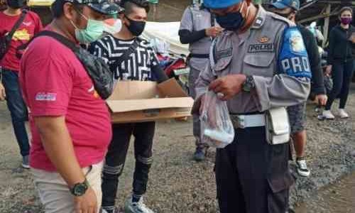 Komunitas Honda CBR Tangerang Bagi-bagi Masker