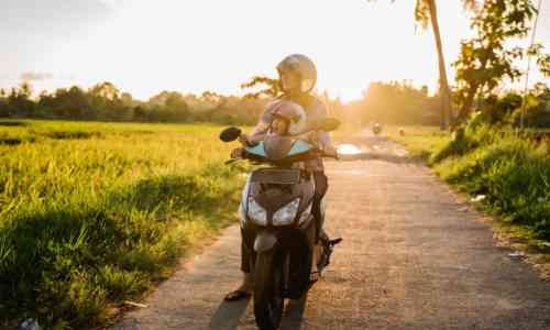 Tips Supaya Aman Memboncengkan Anak Kecil Dengan Motor