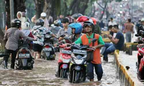 Sudah Mulai Musim Hujan, Begini Cara Berkendara Aman Dan Nyaman Saat Musim Hujan