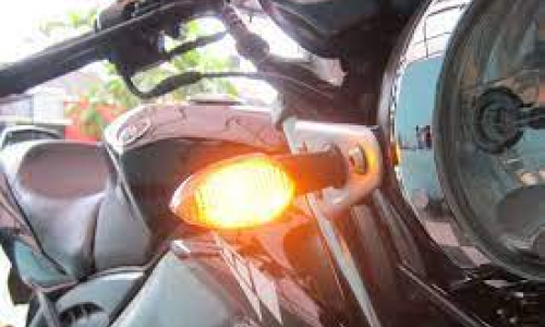 Tiga Kegunaan Lain Lampu Sein, Bukan Hanya Untuk Belok Saja